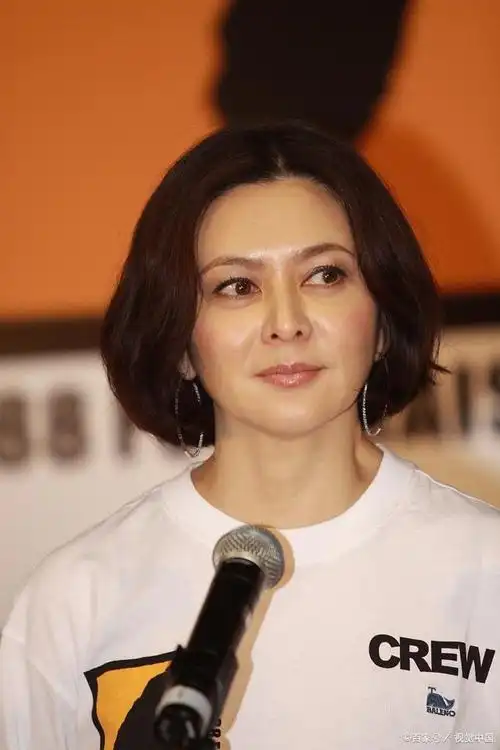 为何有些女明星,过了50岁,拥有绝世美颜,却依然孤独无依