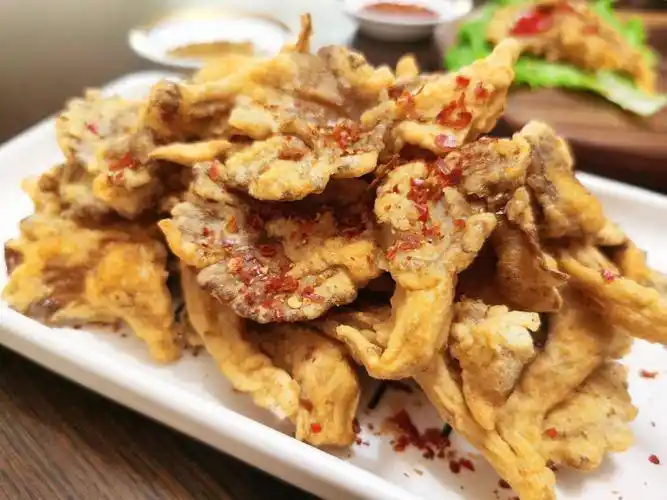 跟大家分享另一个平菇非常好吃的做法椒盐油炸平菇