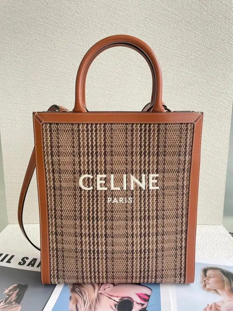 celine千鸟格tote全是手工绣上去的尺寸32x29难怪全球断货真是又经典