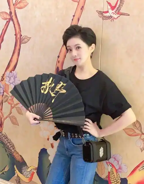 原创40岁小婉君金铭近照眼袋大略显老仍有童年粉丝在线求婚