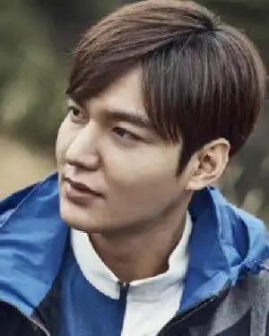 李敏镐公开恋情 刘海短发玩转型男范儿