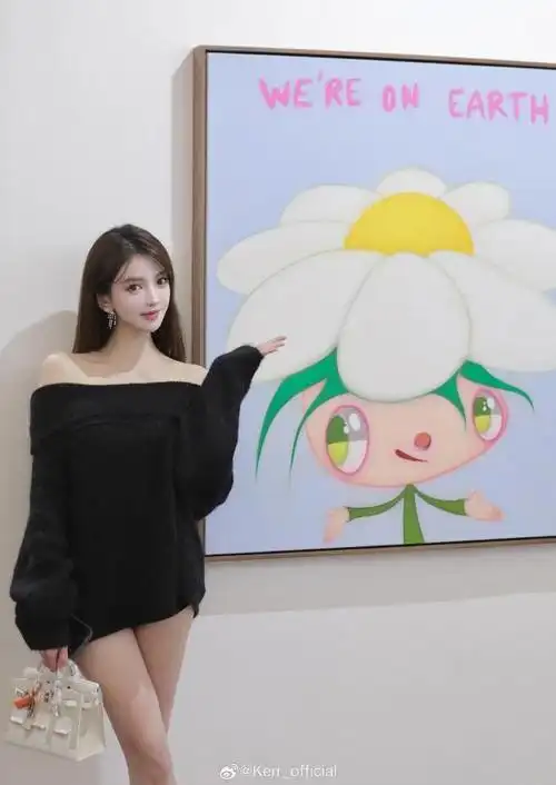 据悉,黄晓明与老婆angelababy杨颖已经离婚,而黄晓明似乎并没有因为