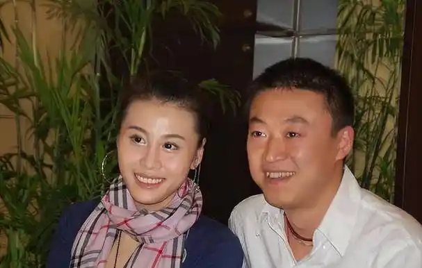 2004年马琳前脚刚宣布与白杨分手,在同一年后脚就与演员张宁益宣布了