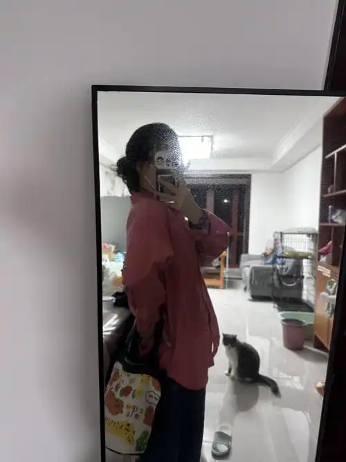 真的显93小我自己是34b不能说彻底没有但视觉上真的缩一圈 而且很