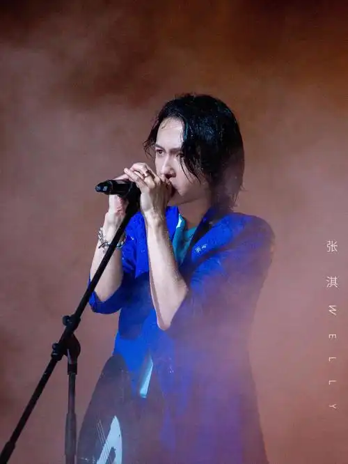 姐妹们最近被张淇圈粉,唱歌也太好听了吧#黑豹乐队张淇  #披荆斩棘的