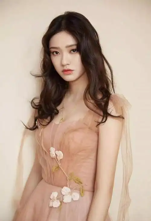 25岁林允,甜美清纯身材饱满,这个女孩真是太有味道了|周星驰|美女明星