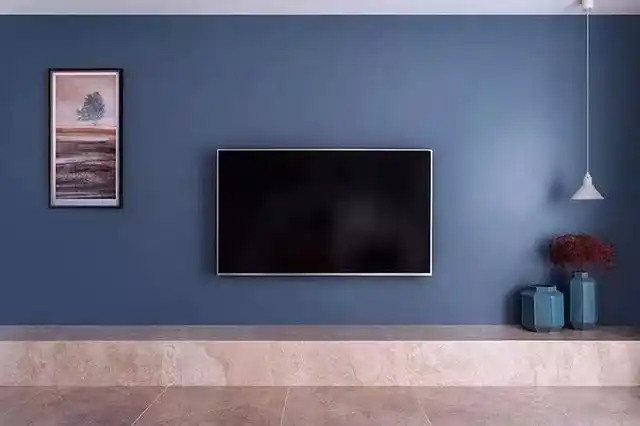 越来越多的人选择一种既廉价又美观的装修方式——乳胶漆背景墙