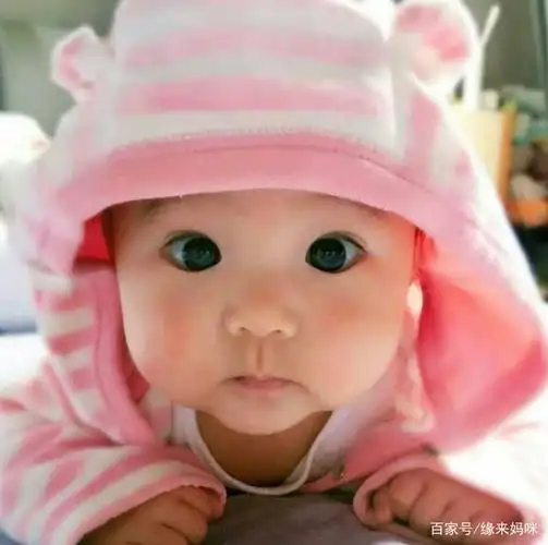 "高颜值女婴"火了,靠长相征服网友,护士感慨:最漂亮的婴儿