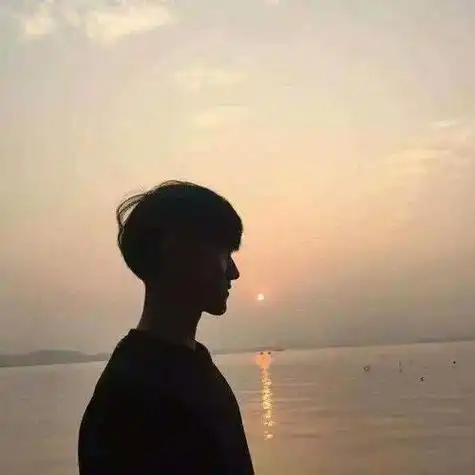 在海边的男生头像