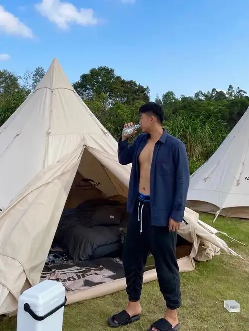 第一次野外露营,直接睡到自然醒打开帐篷 蓝天白云 先来组照片最近新