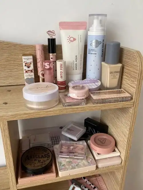 06年普通女生的全部化妆品