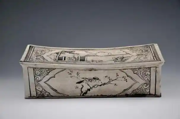 枕头如今已经成为了人们生活中的必需品,现代的枕头品类繁多,材质也是