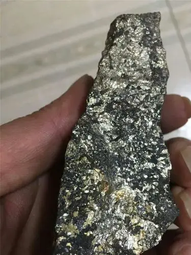 天然镍黄铁矿原石 有需要的可以联系 价钱可以好商量图片