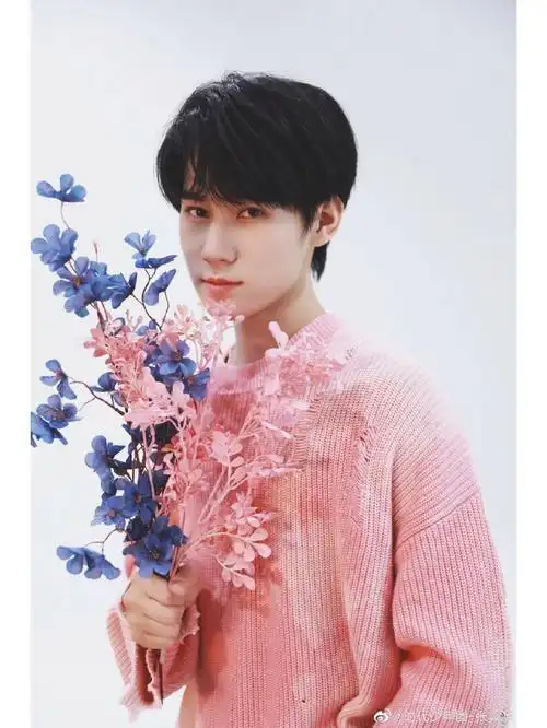 中秋快乐呀宝贝,花花收到啦,爱你01#张真源  #张真源荷尔蒙引爆点