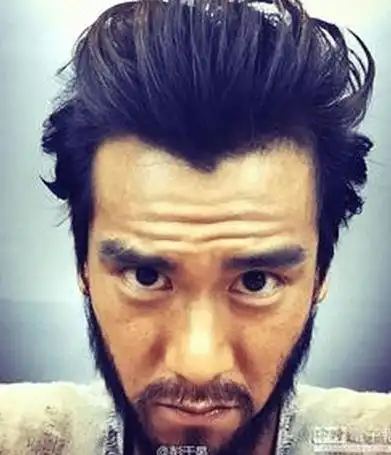 彭于晏自毁形象 满脸络腮胡"偶像包袱碎一地"