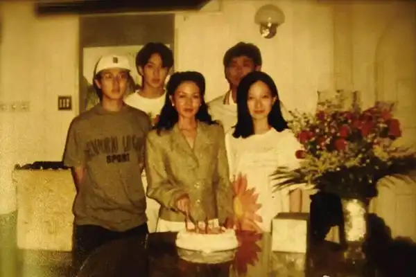 吴尊是"全家福"中最丑的?胞兄胞姐气质好,爸爸五官太标致!