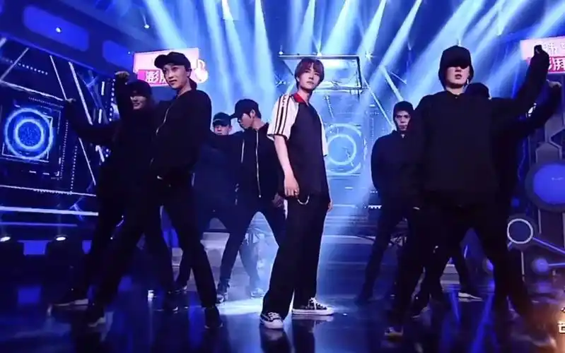 【舞蹈混剪】王一博舞蹈合集:连震舞/锤子舞/小黄鸭舞