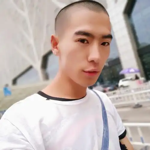 夏天 圆寸头的季节