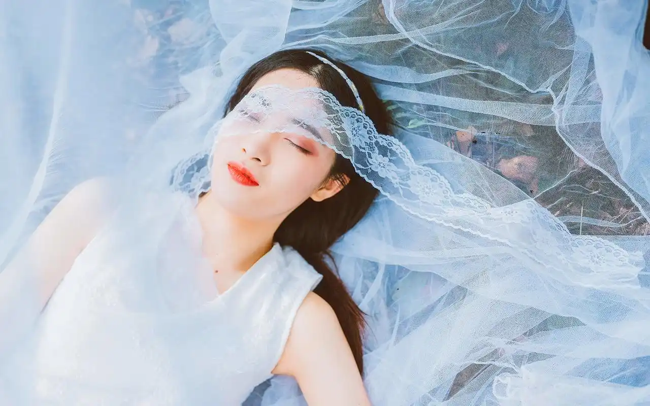 长发美女唯美梦幻户外写真图片电脑壁纸