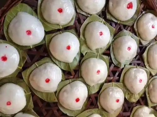 是广东化州的传统风味小吃,被中国烹饪协会评为"中华名小吃",其色泽金