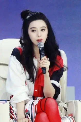 范冰冰半扎丸子头妩媚活动写真图片