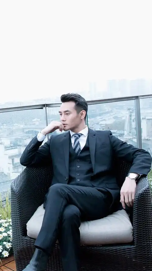 look简直不要太迷人,多多拍戏吧,娱乐圈缺少这种男人味十足的男演员