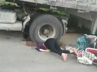 一女子被压大车车轮下…… 小编  赏饭请联系qq: 9915888 戳原文,更有