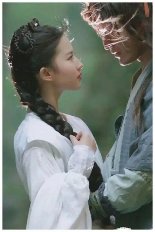 刘亦菲花一般娇艳清新动人倾心绽放