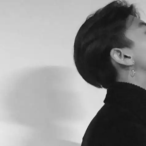 何必让别人懂自己男生头像冷酷帅气侧脸黑白