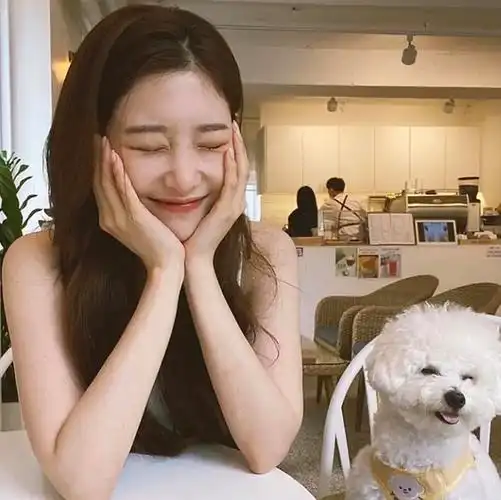 想求女生托脸头像