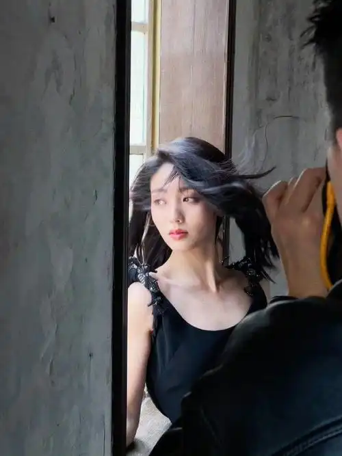 邢菲的背#《男人装》把邢菲拍得很好看!