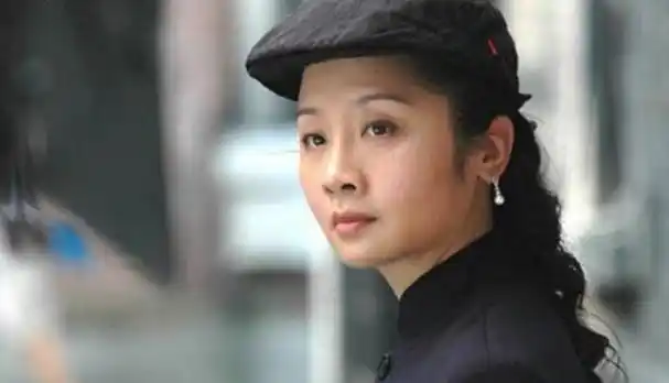 演员唐静:与王新军离异后,前夫和秦海璐结婚,她独自陪儿子长大