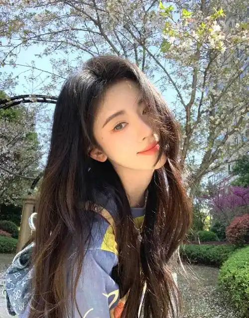 鞠婧祎青春活力蓝色迎接春天