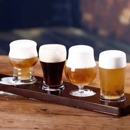 精酿啤酒酿造主要原料是麦芽,啤酒花,酵母和水,每一种原料都很关键