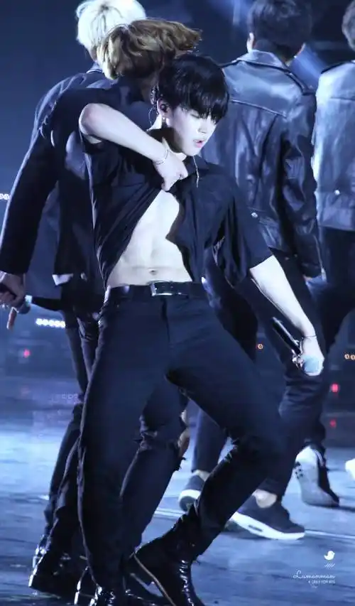 [防弹少年团][分享]180201 只属于米的福利 "朴致命"名品腹肌太撩!