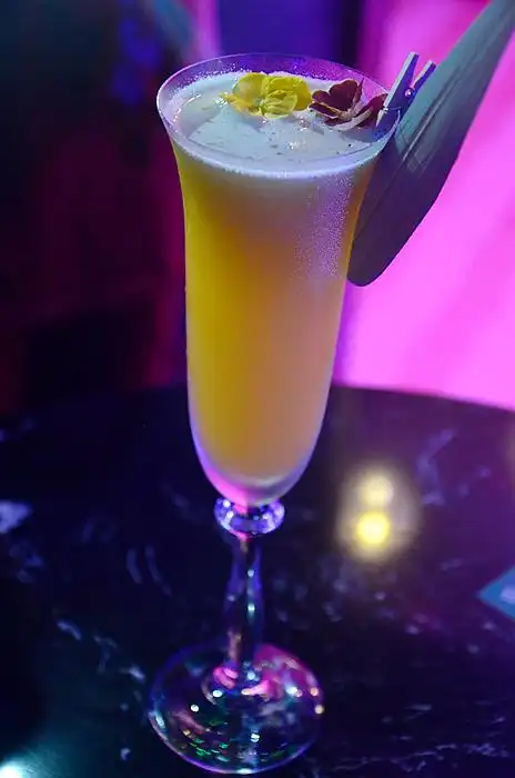 原创浪漫的鹭岛夜晚,让美酒和音乐陪你度过,还有网红潮拍空间哦