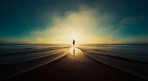 一个人的孤独 女生一个人的图片