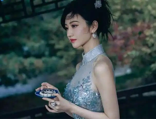 2013》,《澳门风云》和《长城》等大型电影后,与孙红雷,成龙,周润发