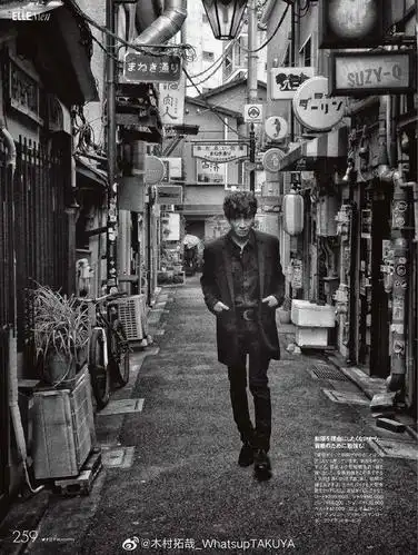 木村拓哉拍摄黑白风质感写真 穿长筒紧身裤显长腿