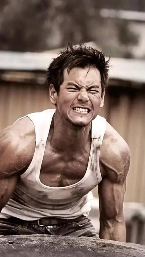 彭于晏近况曝光,现身片场状态好,网友:自律的让人羡慕