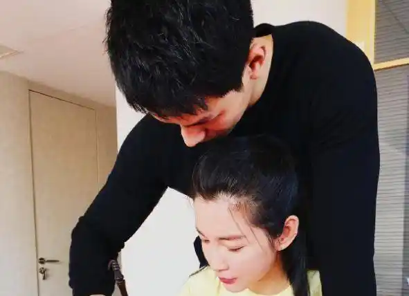 网曝李冰冰被小16岁男友骗财骗色,受其近照威胁,已分手近一年_许文