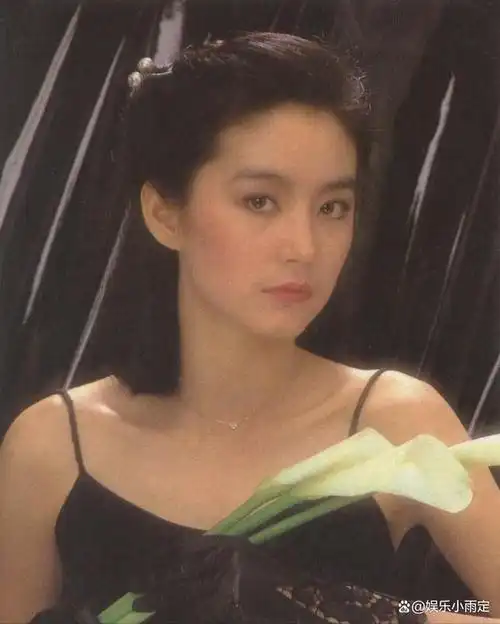 林青霞:岁月从不败美人,年轻时非常漂亮,如今依旧魅力十足