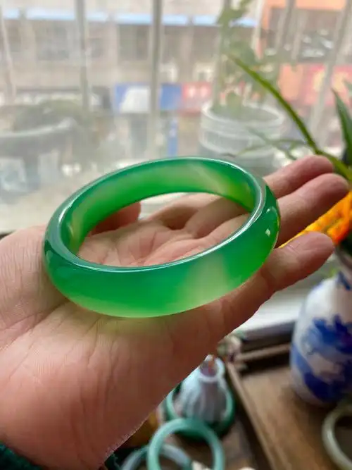 冰透绿玉髓手镯