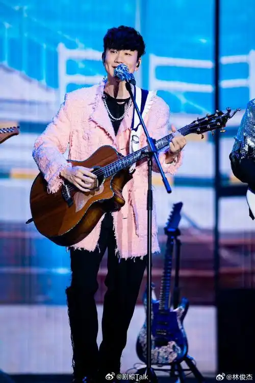 林俊杰晒了angelababy照片