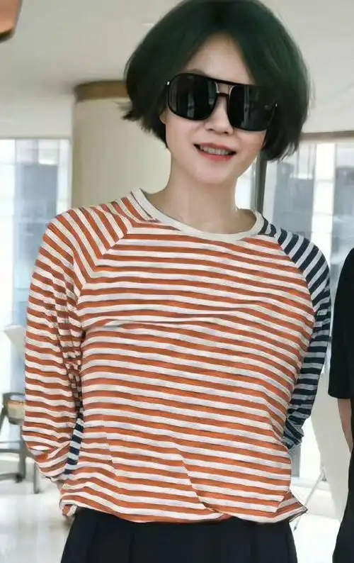 王菲最新状态曝光 染了绿头发气场仍强大