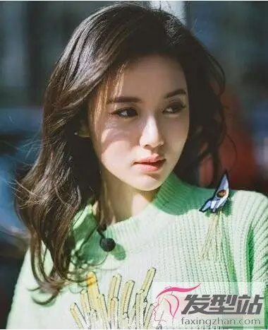 圆脸中长发发型女 优雅修颜变巴掌脸