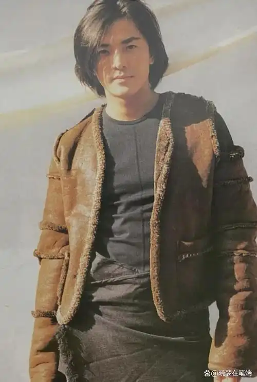 郑伊健是如何做到留着长发,又帅又阳刚?问题是甜甜的微笑又不娘