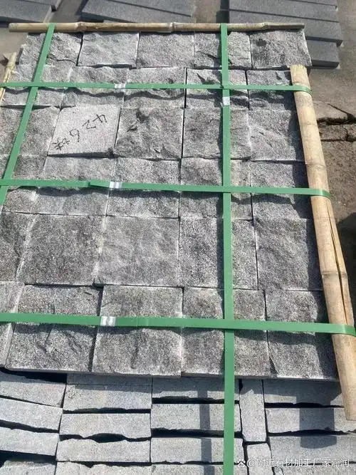 芝麻黑花岗岩自然面马蹄石加工