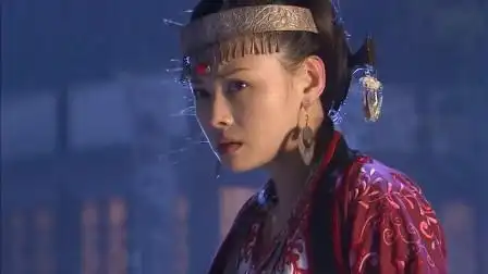 碧血剑:五毒女教主故意挑衅,小伙不再隐藏实力,立马亮出金蛇剑