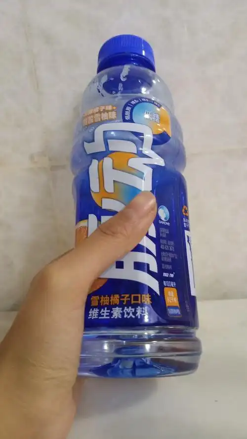 来一瓶脉动 打起精神过新年